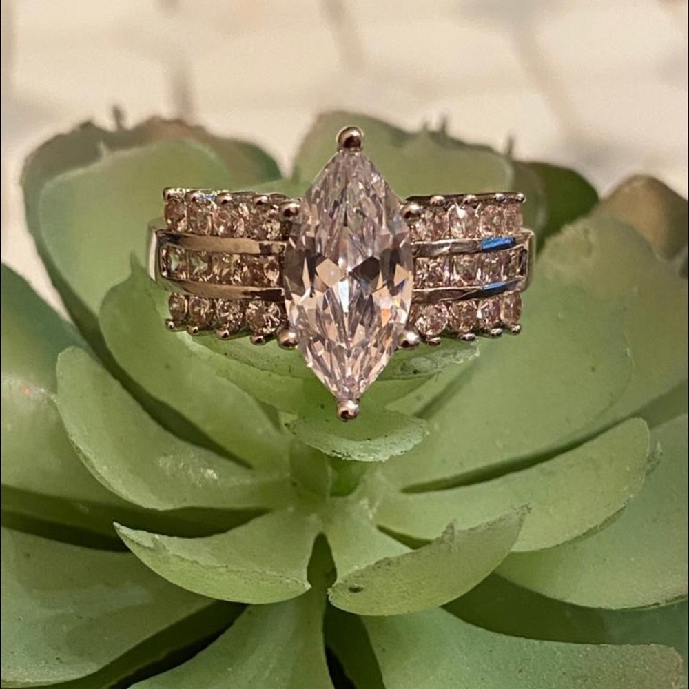 wedding ring - Picture 7 of 11